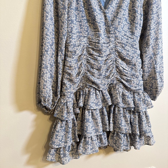 ASTR the Label • Long Sleeve Tiered Ruffle Blue Floral Print Dress Ruched Sz Sm‎ - Picture 4 of 10